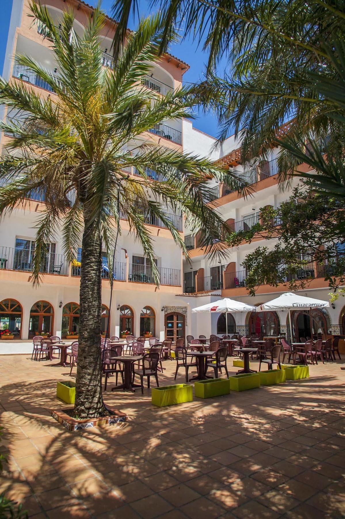 Hotel Comarruga Platja Exterior photo